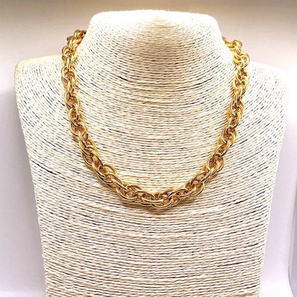 Vintage TRIFARI Gold Tone Interlocking Link Chain Necklace 17” - Picture 3 of 3